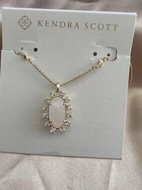 Kendra Scott necklace